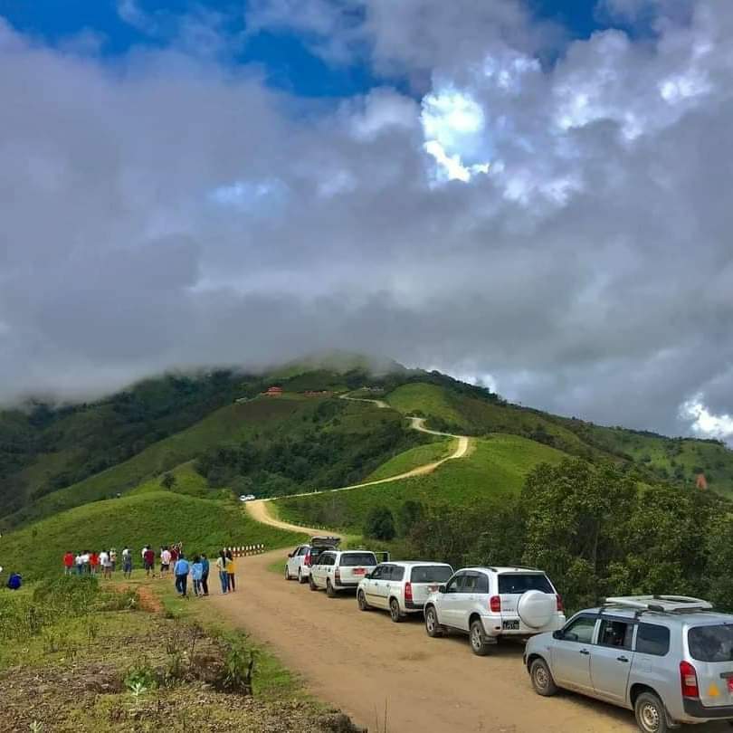 ကျိုင်းတုံ မြို့ ၁၉ မိုင်အလွန်က အမောဒေ တောင်ကြော ရှုခင်းသို့ သွားရောက်ကြသူများပြား