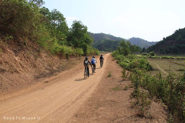 FOREIGNERS HAVE AN INTEREST ON ‘BIKE TOUR’ IN MRAUK OO