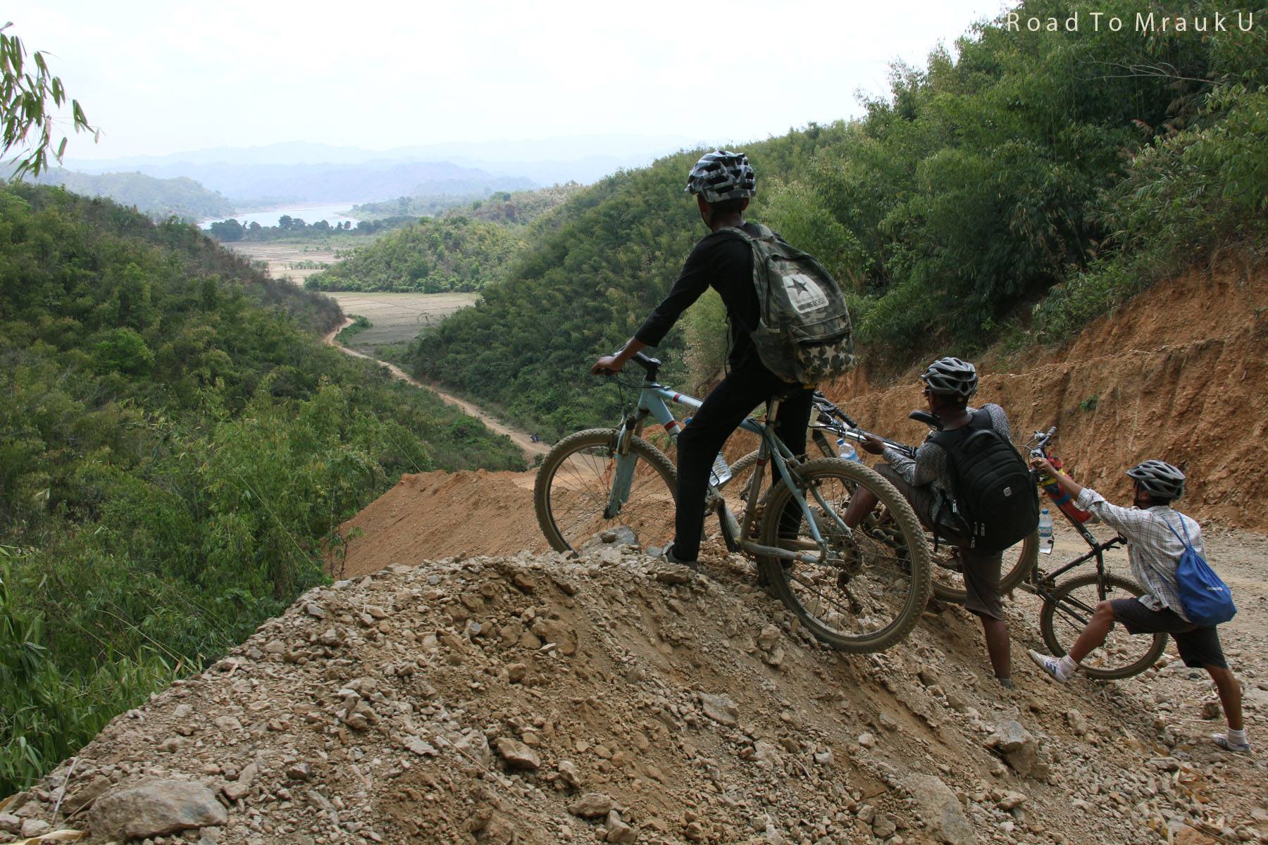 FOREIGNERS HAVE AN INTEREST ON ‘BIKE TOUR’ IN MRAUK OO