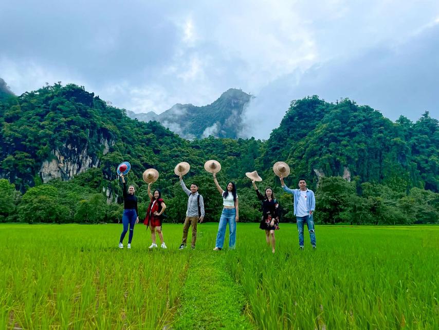 အစိမ်းရောင်ရှုခင်းများဖြင့် ဆွဲဆောင်မှုရှိနေသော ကော့မရမ်းရွာသို့ Photo Trip ပုံစံမျိုးဖြင့် ခရီးသွားများအကြား ရေပန်းစားလာနေ