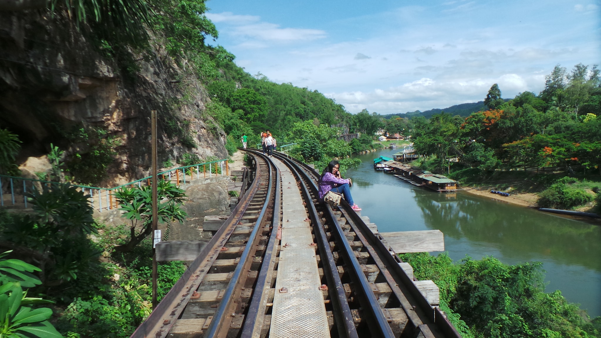 ကမ္ဘာကျော်ကွေးမြစ်ဘေးကဝိညာဉ်တို့လှဲလျောင်းရာနေရာ