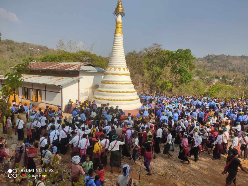 တောင်ရိုးတိုင်းရင်း သားတို့၏ ရိုးရာတာတက်ပွဲကိုကျင်းပ​နေ